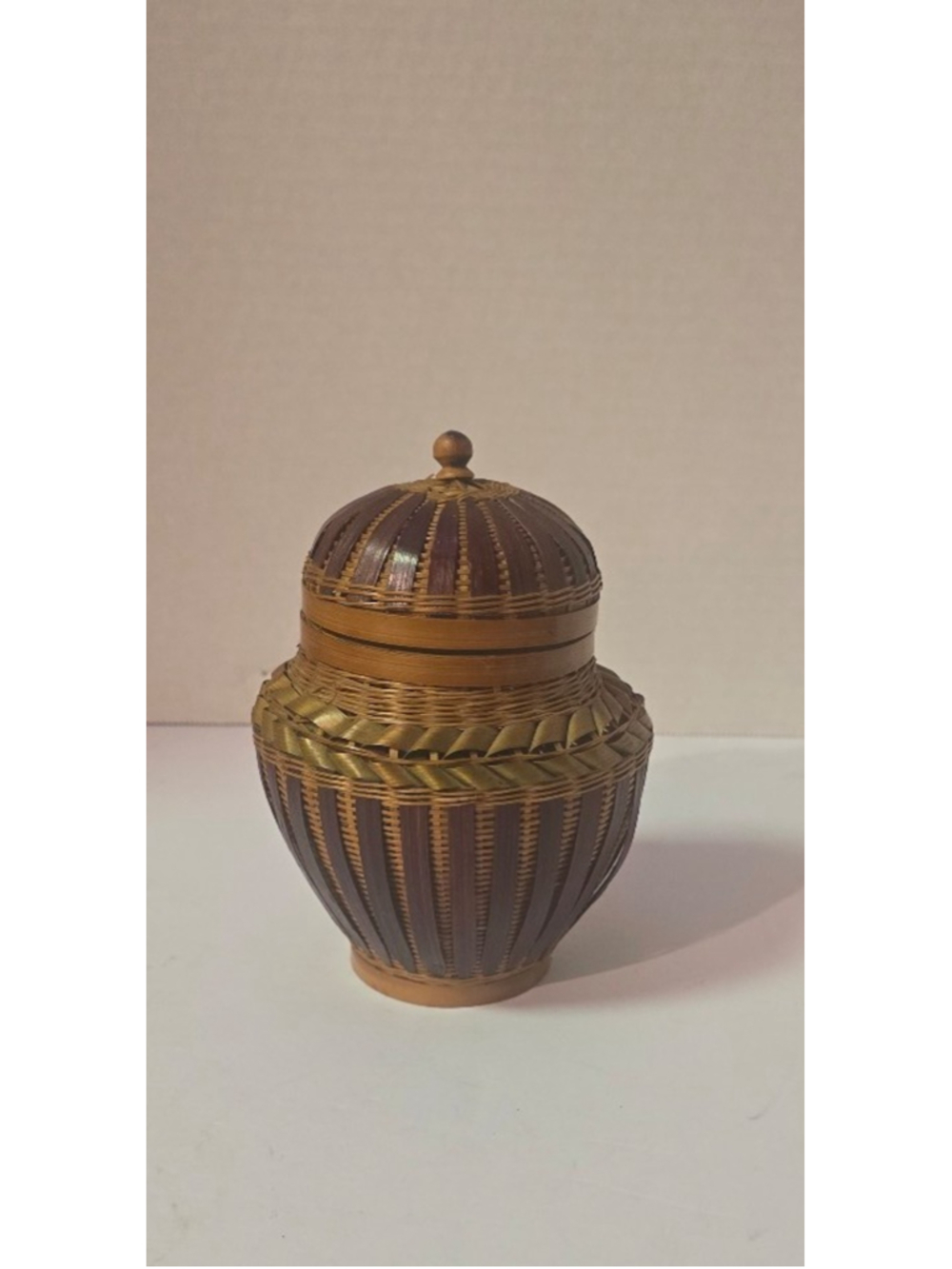 Vintage basket with lid